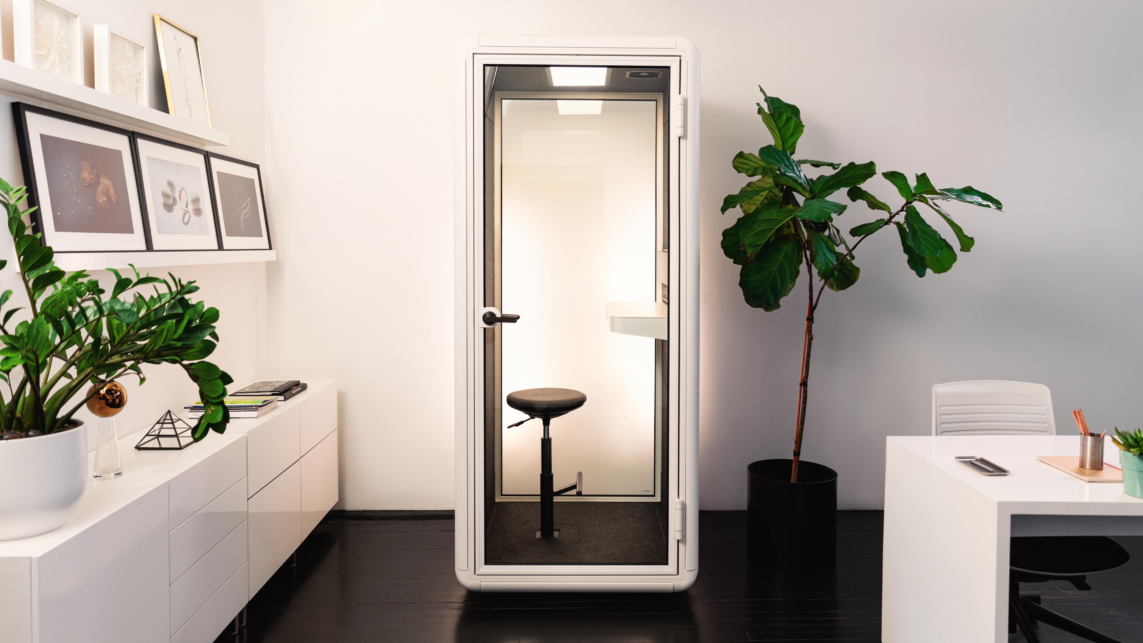 KOLO SOLO Single Pod With Stool & UV-C Lamp